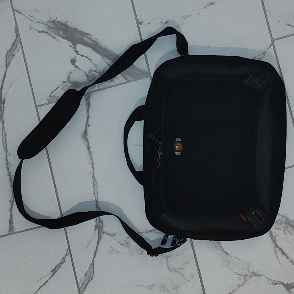 Platform 16" Laptop Slimcase - Black
